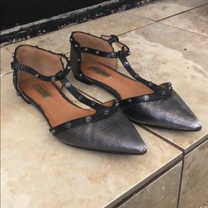 Metallic t-strap flats